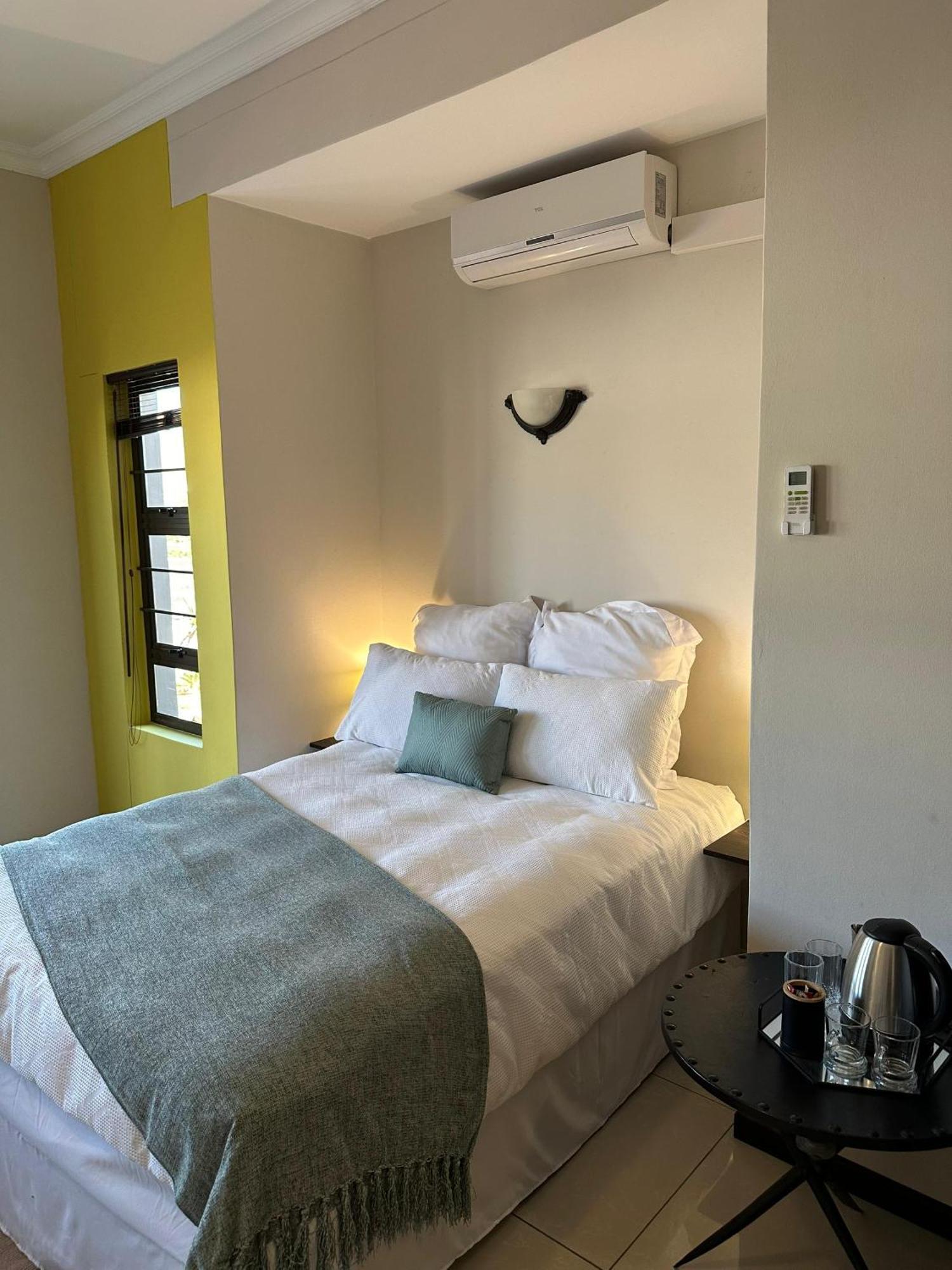 Cora'S Boutique Bed & Breakfast 스바코프문트 객실 사진